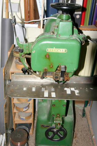 Broschren und Blockheftmaschine von Brehmer